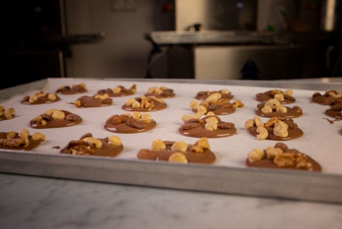 Flikken (melkchocolade met gemengde noten)